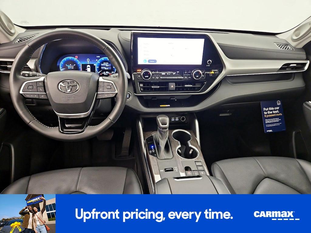 used 2023 Toyota Highlander car, priced at $42,998