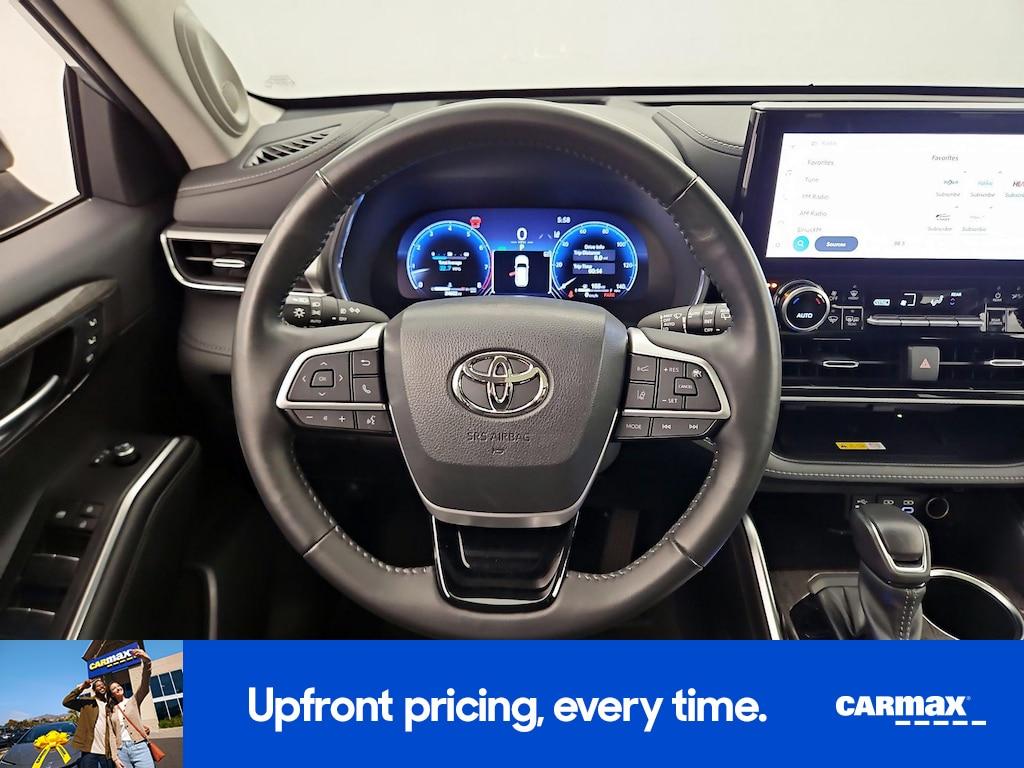 used 2023 Toyota Highlander car, priced at $42,998