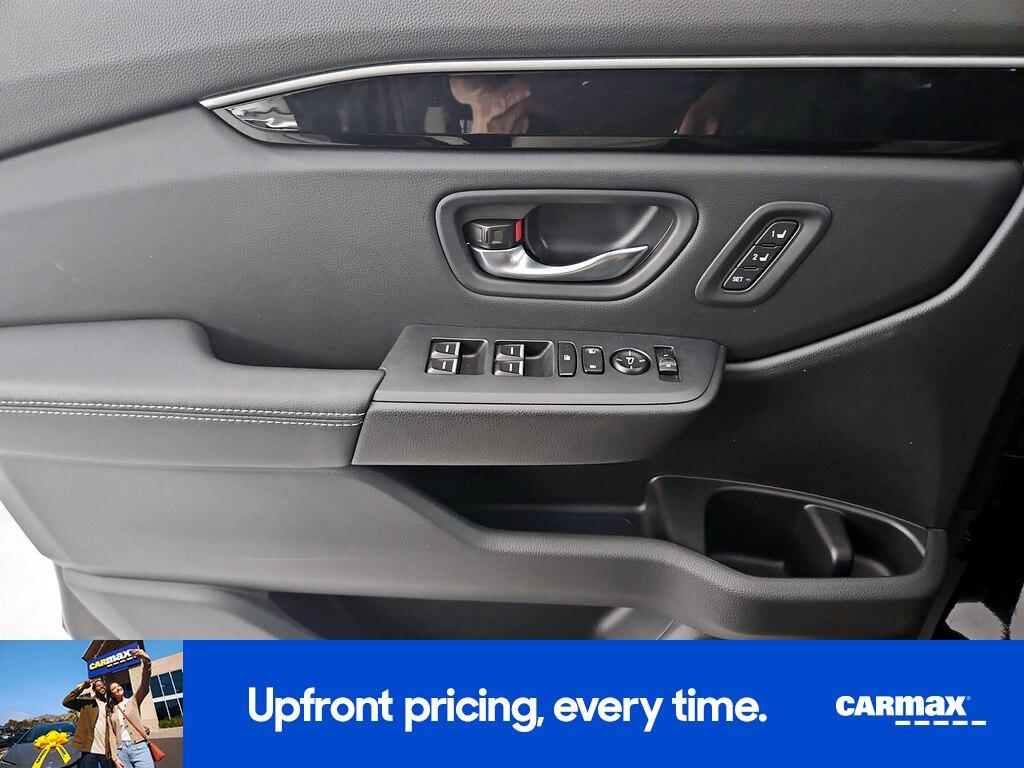 used 2025 Honda Pilot car, priced at $43,998