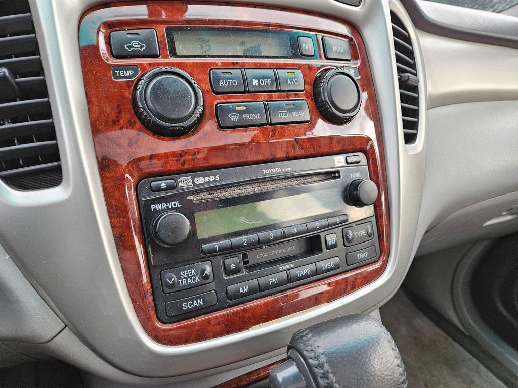 used 2007 Toyota Highlander car, priced at $5,999