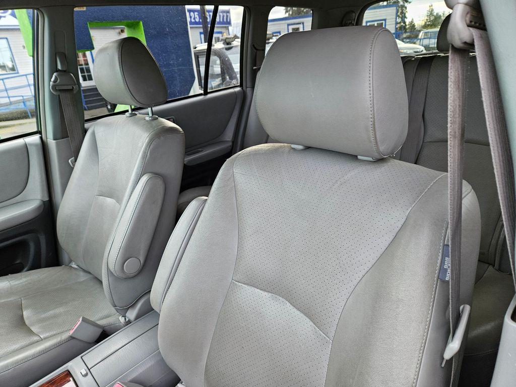 used 2007 Toyota Highlander car, priced at $5,999