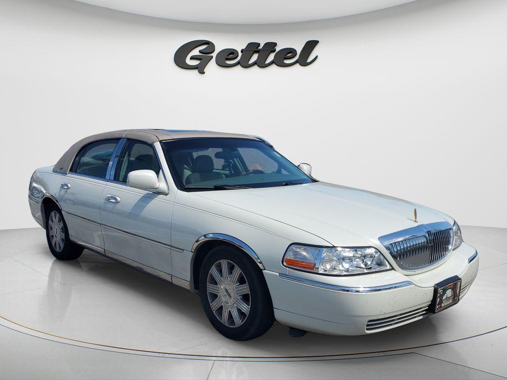 used 2004 Lincoln Town Car car, priced at $10,988