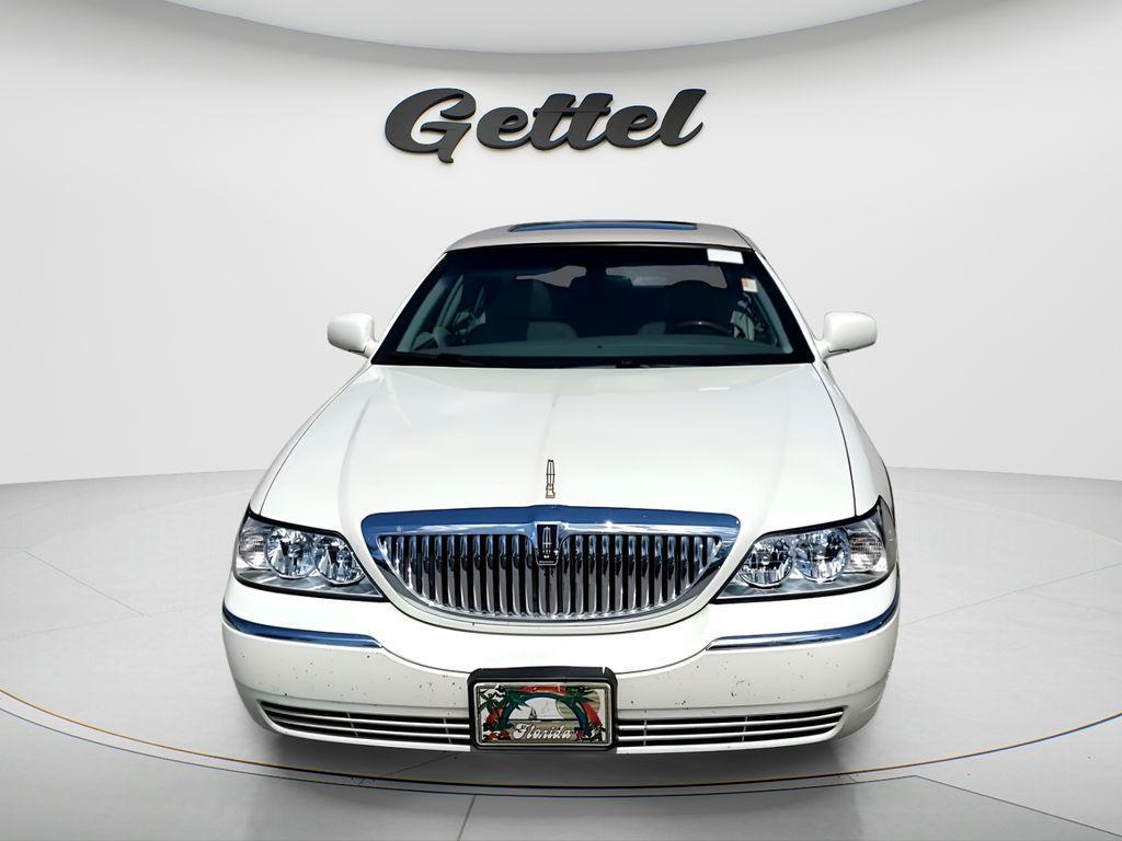 used 2004 Lincoln Town Car car, priced at $10,988