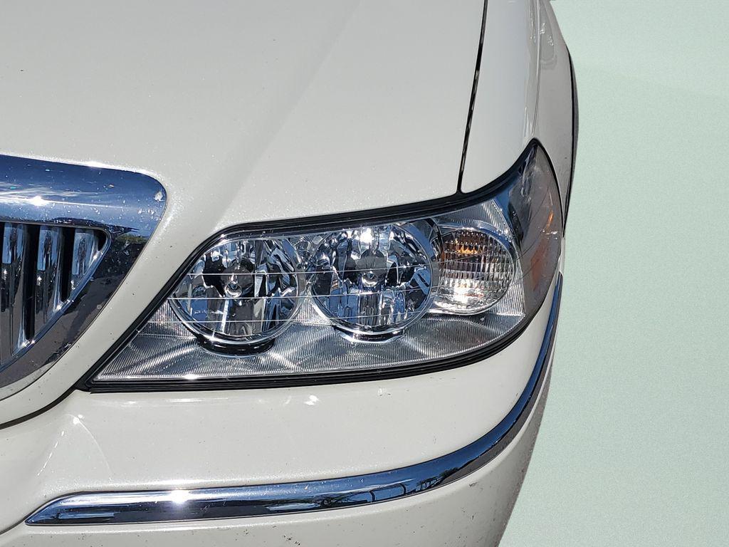 used 2004 Lincoln Town Car car, priced at $10,988