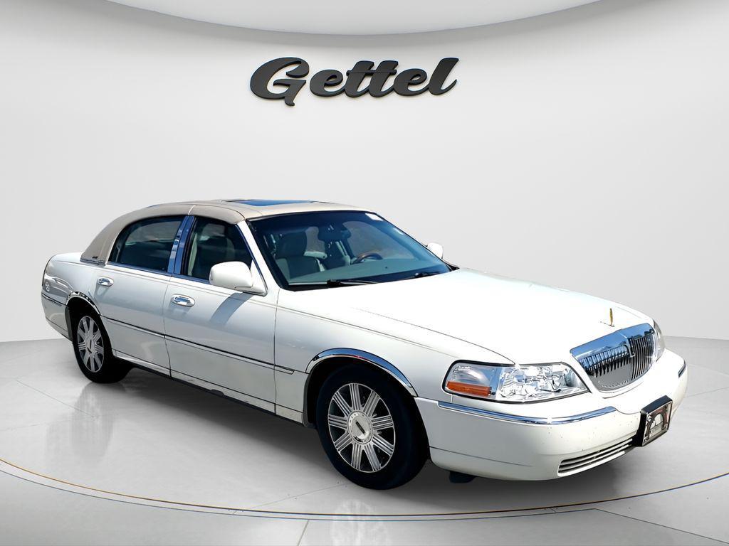 used 2004 Lincoln Town Car car, priced at $10,988