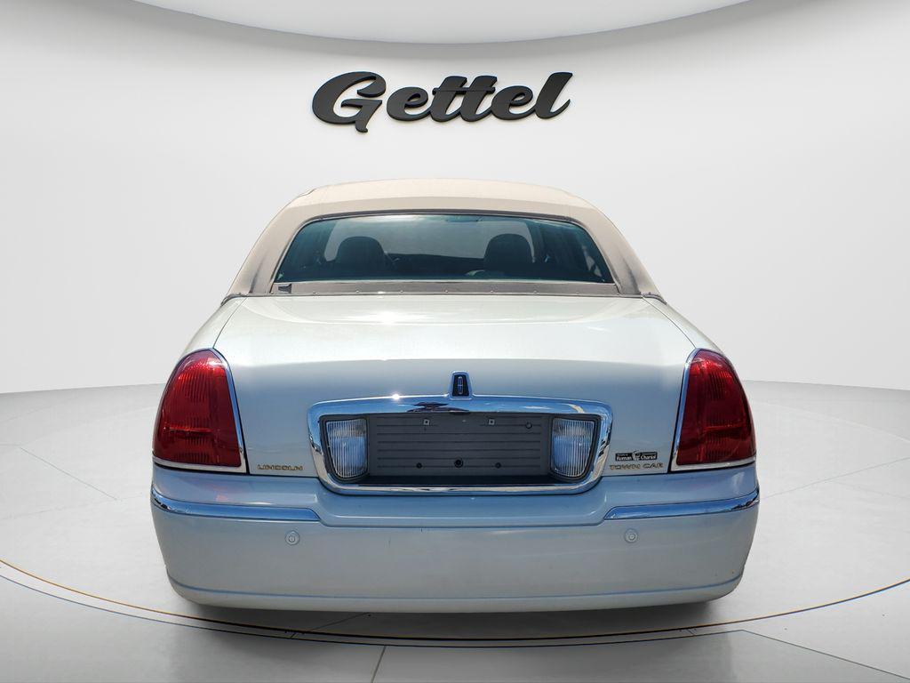 used 2004 Lincoln Town Car car, priced at $10,988