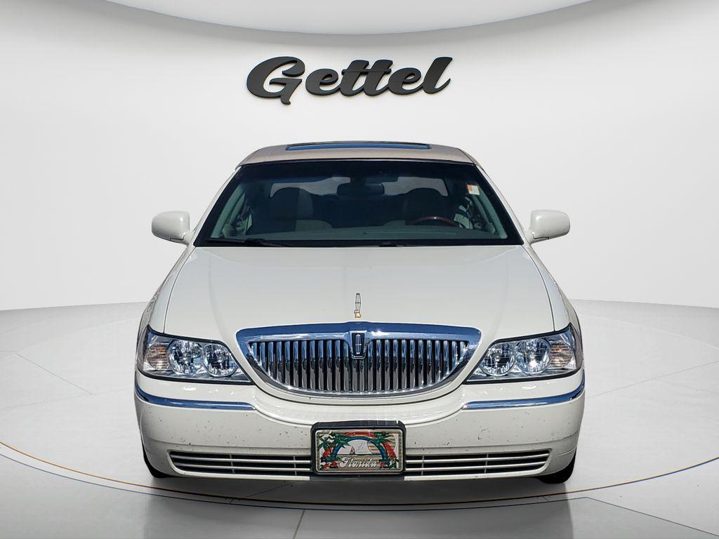 used 2004 Lincoln Town Car car, priced at $10,988
