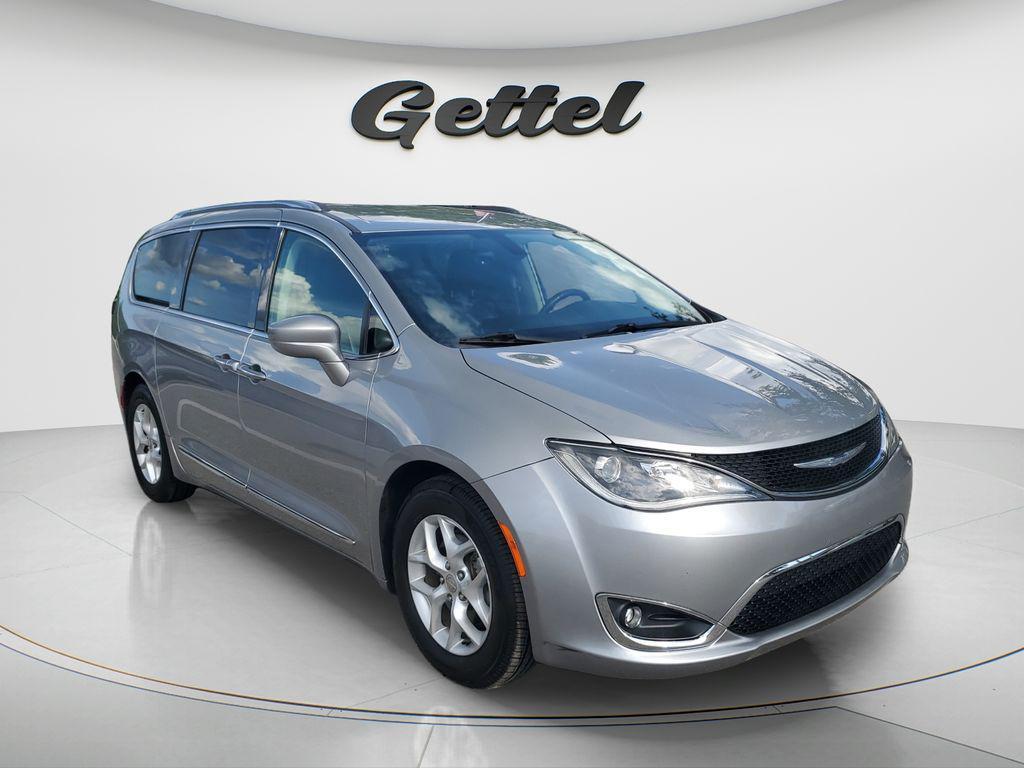 used 2017 Chrysler Pacifica car, priced at $13,872