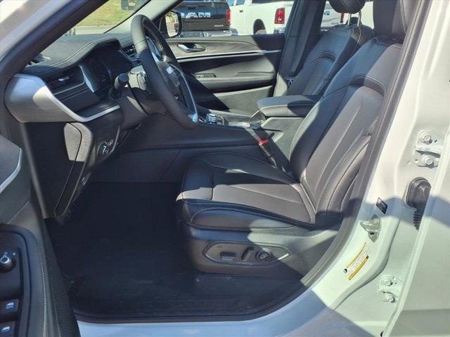 new 2025 Jeep Grand Cherokee car, priced at $46,292