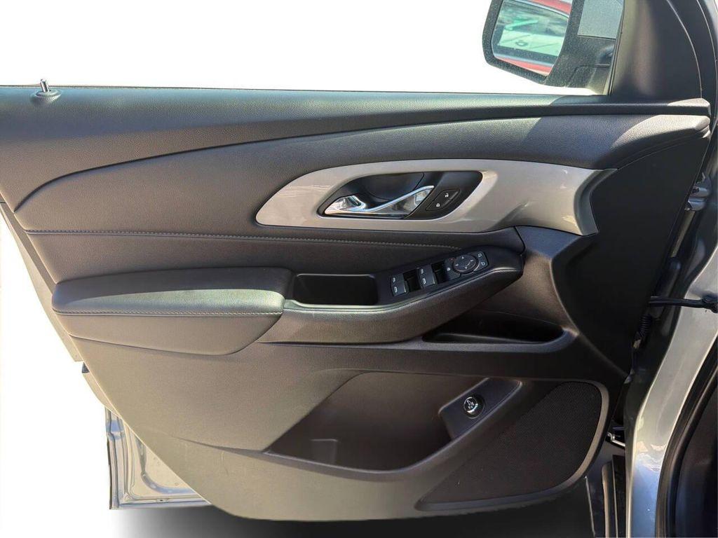 used 2024 Chevrolet Traverse car, priced at $31,650