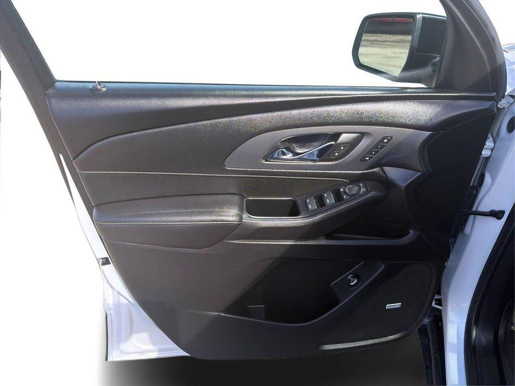 used 2023 Chevrolet Traverse car, priced at $32,950