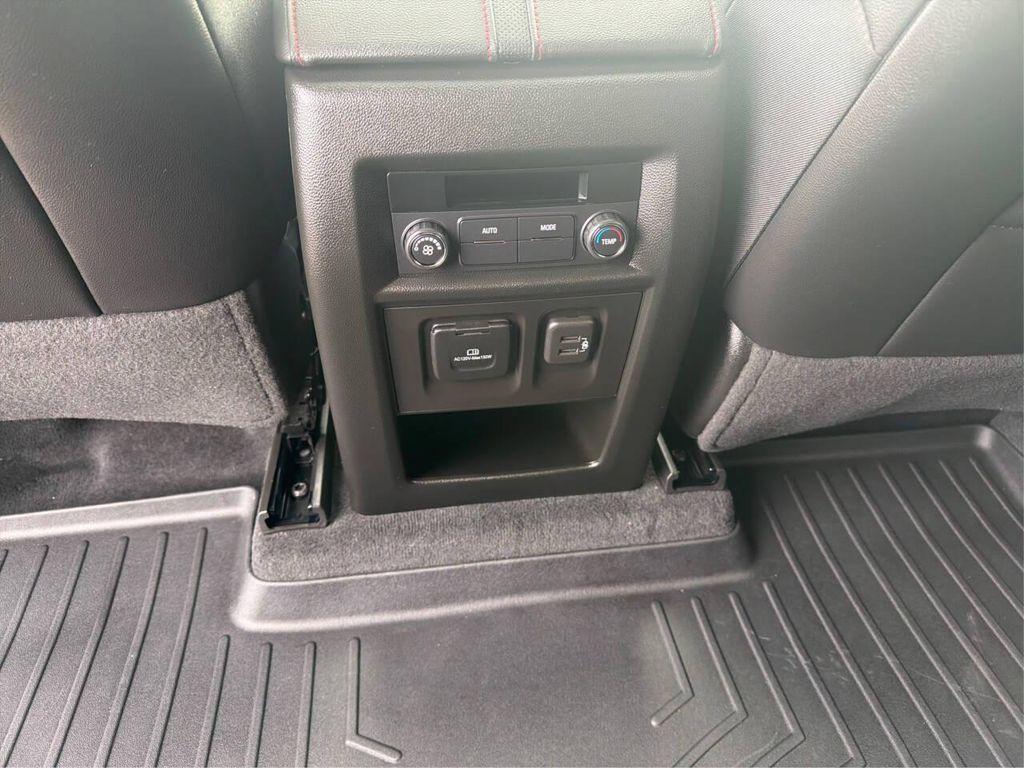 used 2023 Chevrolet Traverse car, priced at $32,950