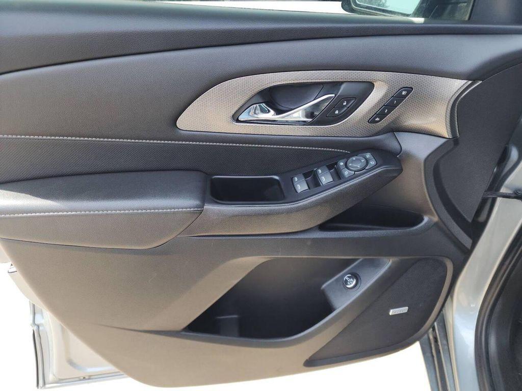 used 2023 Chevrolet Traverse car, priced at $33,950