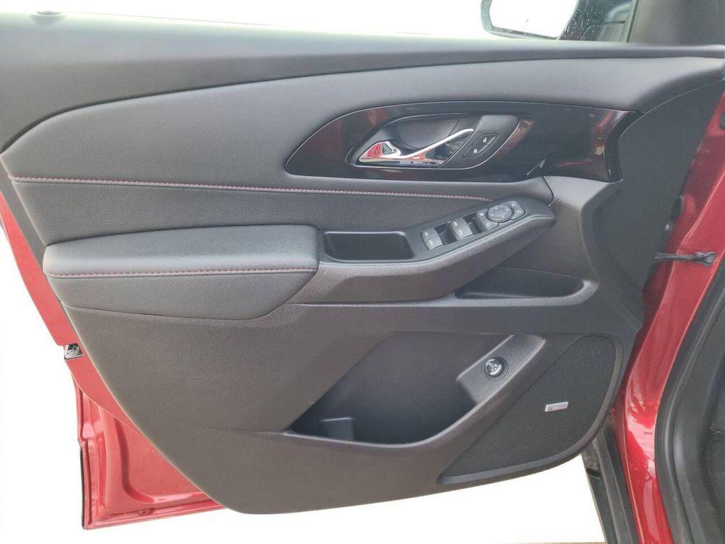 used 2024 Chevrolet Traverse car, priced at $36,950