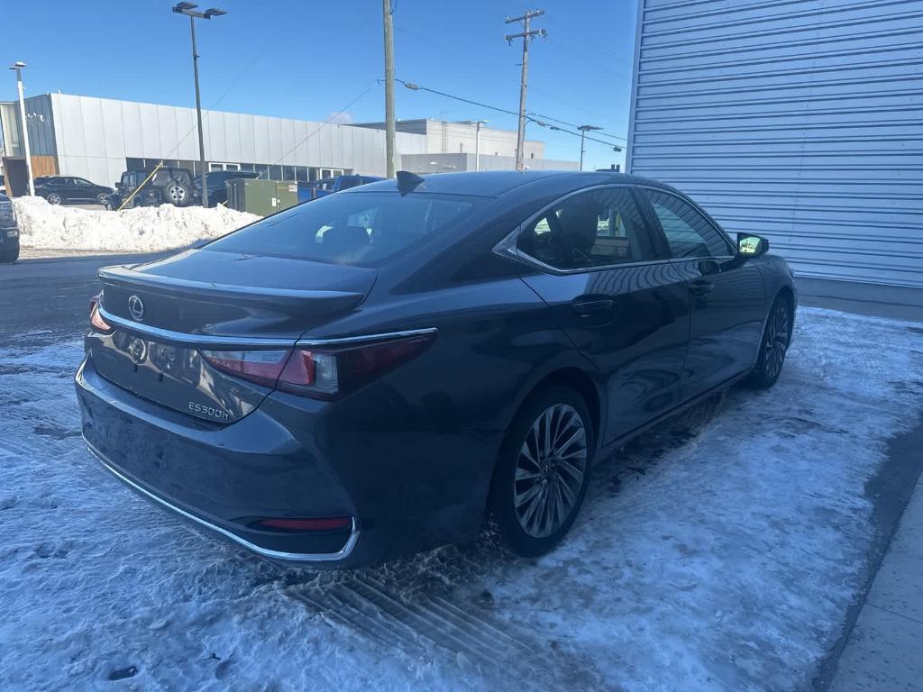 used 2024 Lexus ES 300h car, priced at $43,891