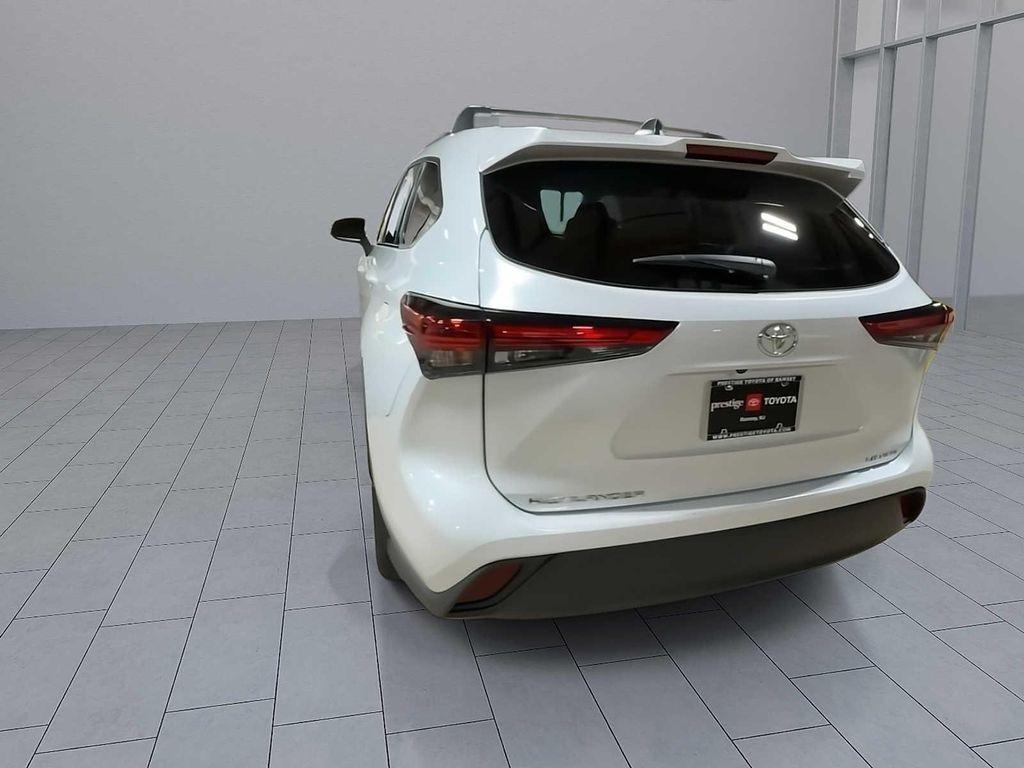 used 2022 Toyota Highlander car, priced at $31,195