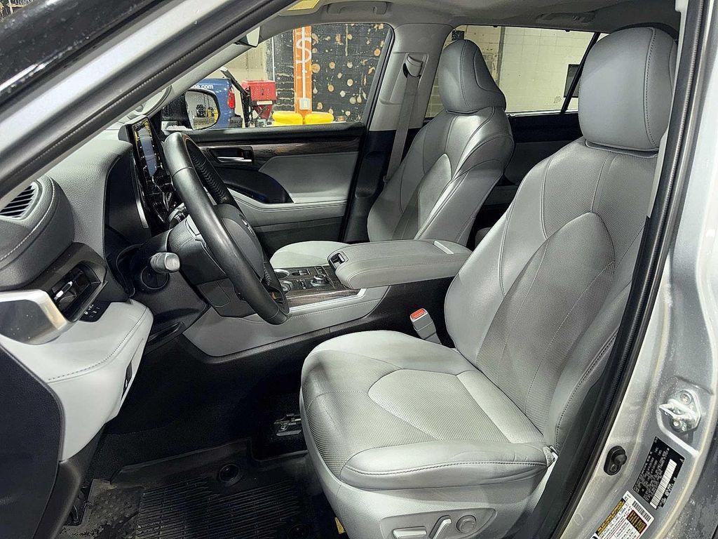 used 2020 Toyota Highlander car, priced at $30,395