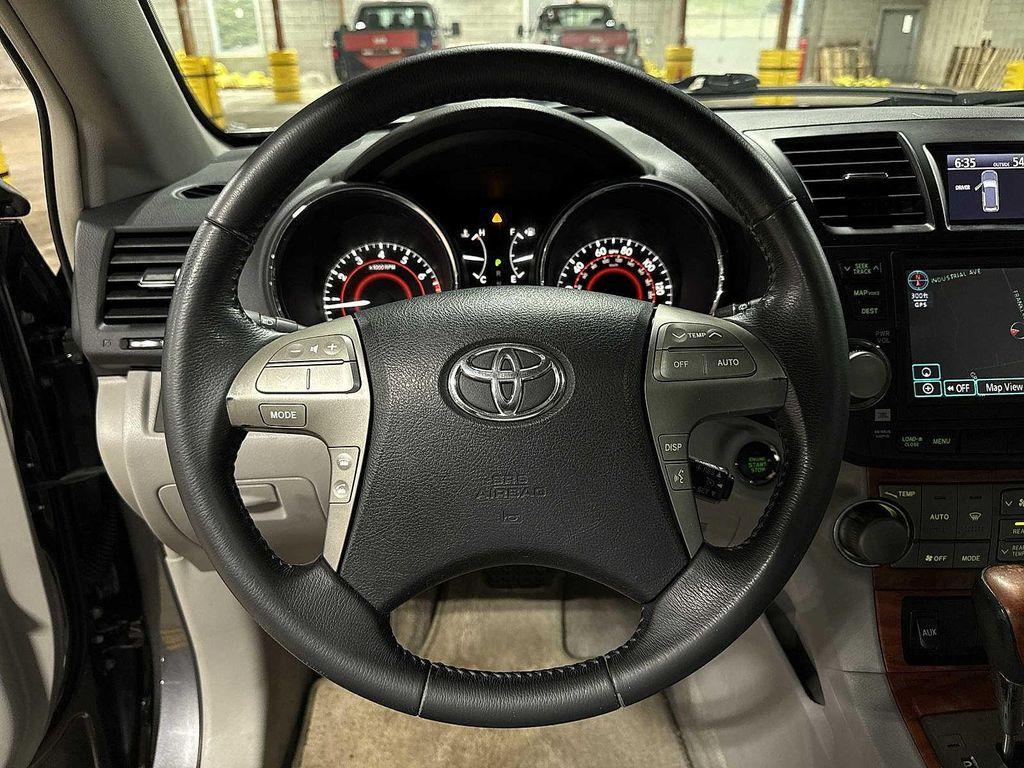 used 2008 Toyota Highlander car, priced at $8,995