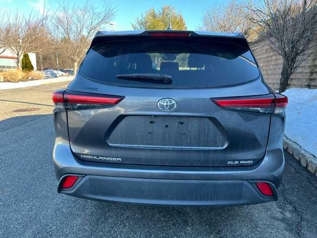 used 2022 Toyota Highlander car, priced at $34,995