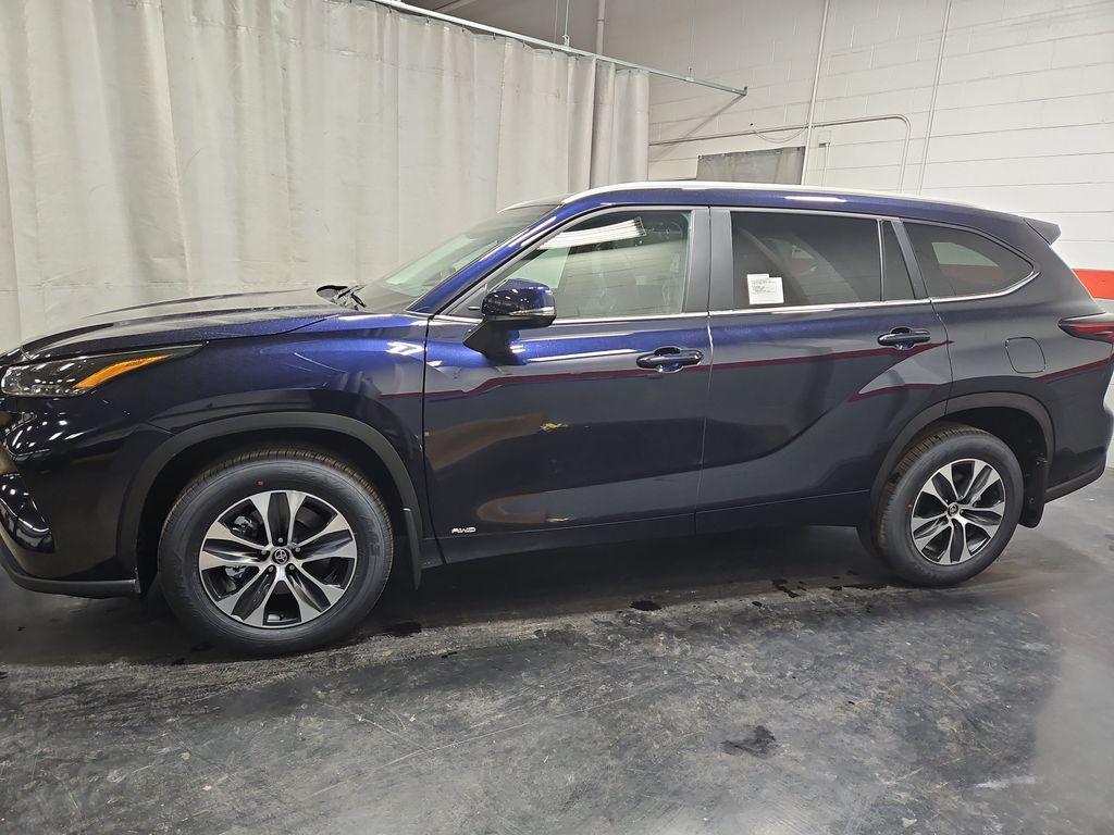 new 2026 Toyota Highlander Hybrid car, priced at $49,938