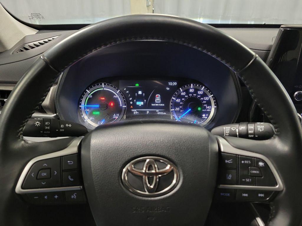 used 2023 Toyota Highlander Hybrid car, priced at $28,995