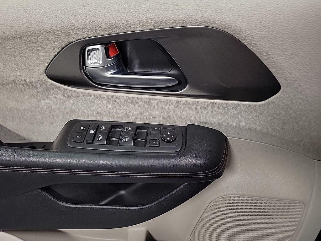 used 2020 Chrysler Pacifica car, priced at $13,500