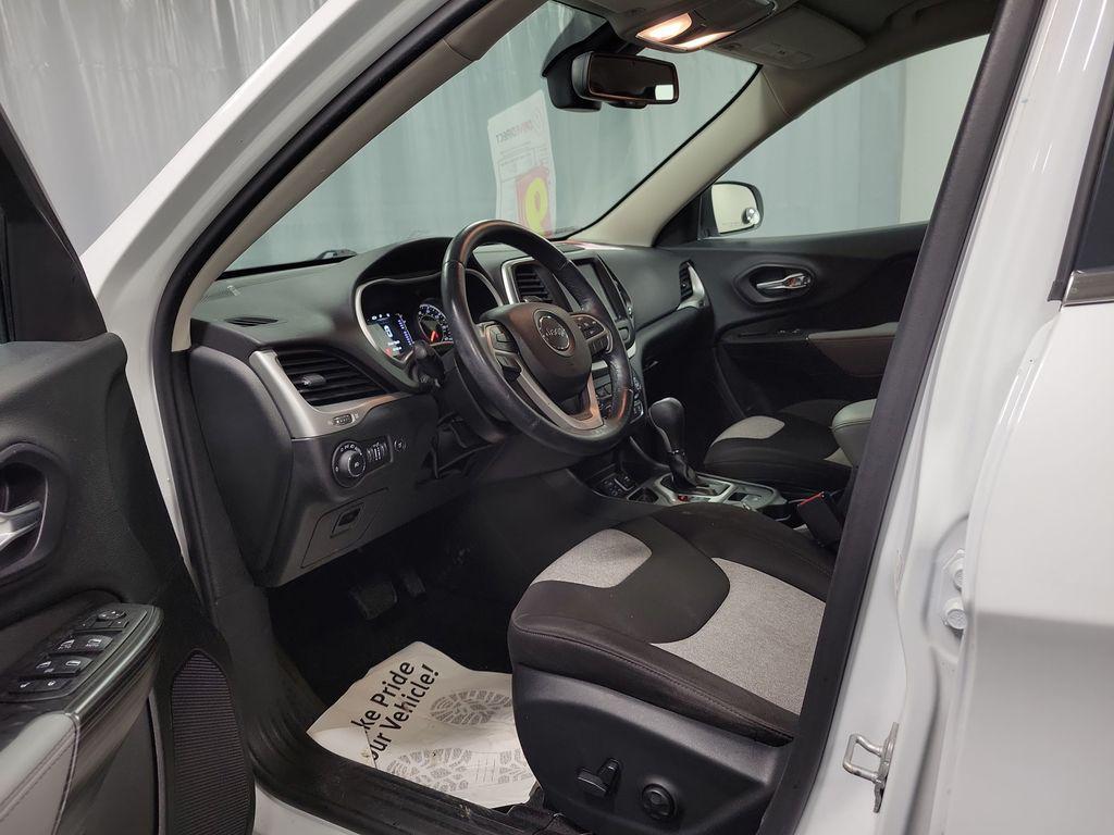 used 2014 Jeep Cherokee car, priced at $9,995