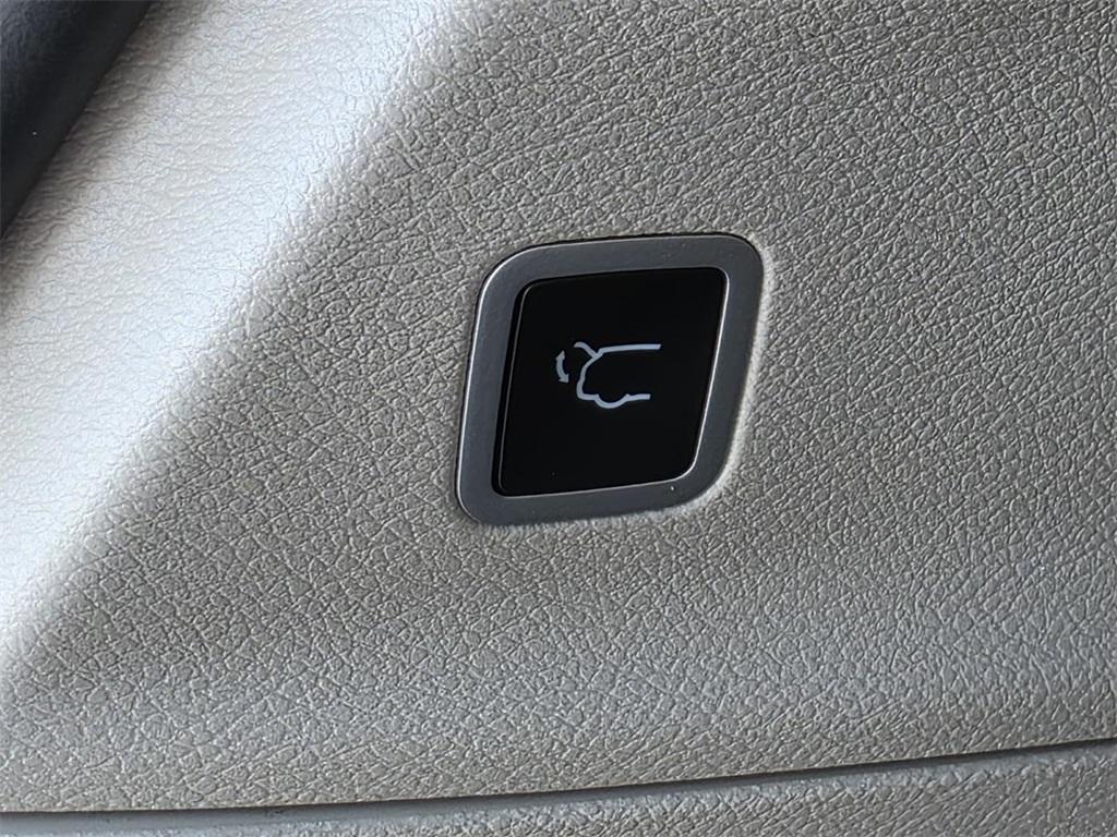 used 2024 Chrysler Pacifica car, priced at $26,460