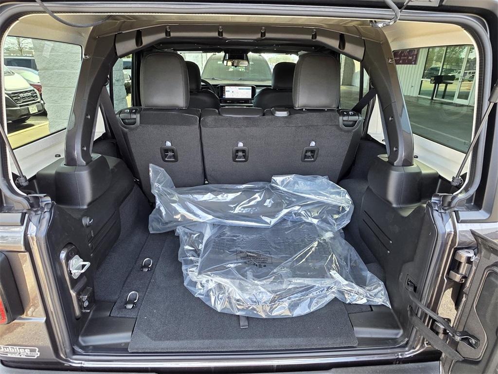 new 2026 Jeep Wrangler car, priced at $47,352