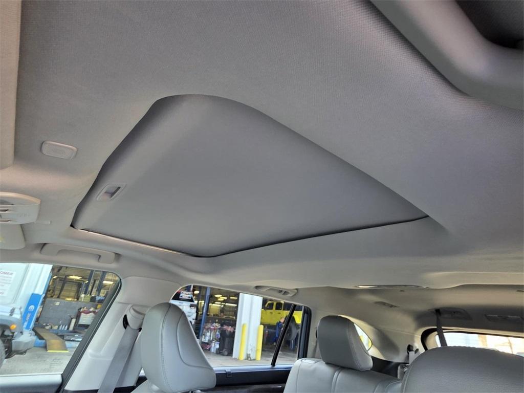 used 2023 Toyota Highlander car, priced at $36,990