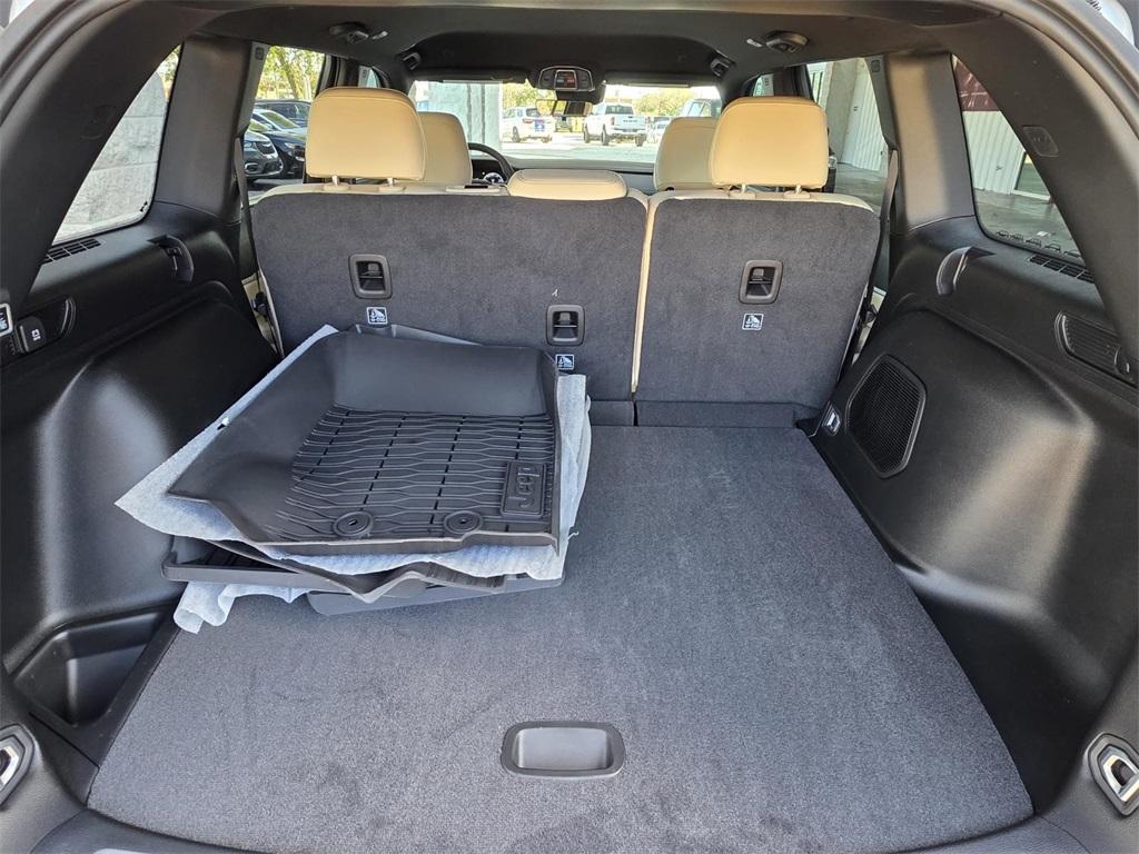 new 2026 Jeep Grand Cherokee car, priced at $42,878