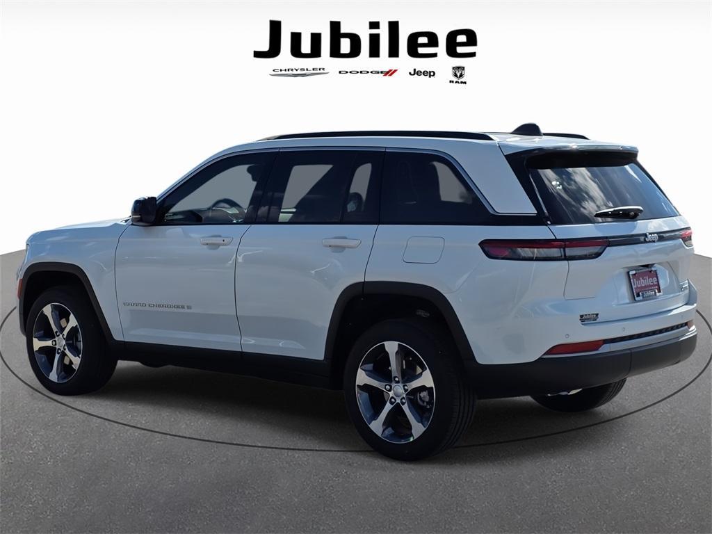 new 2026 Jeep Grand Cherokee car, priced at $42,878