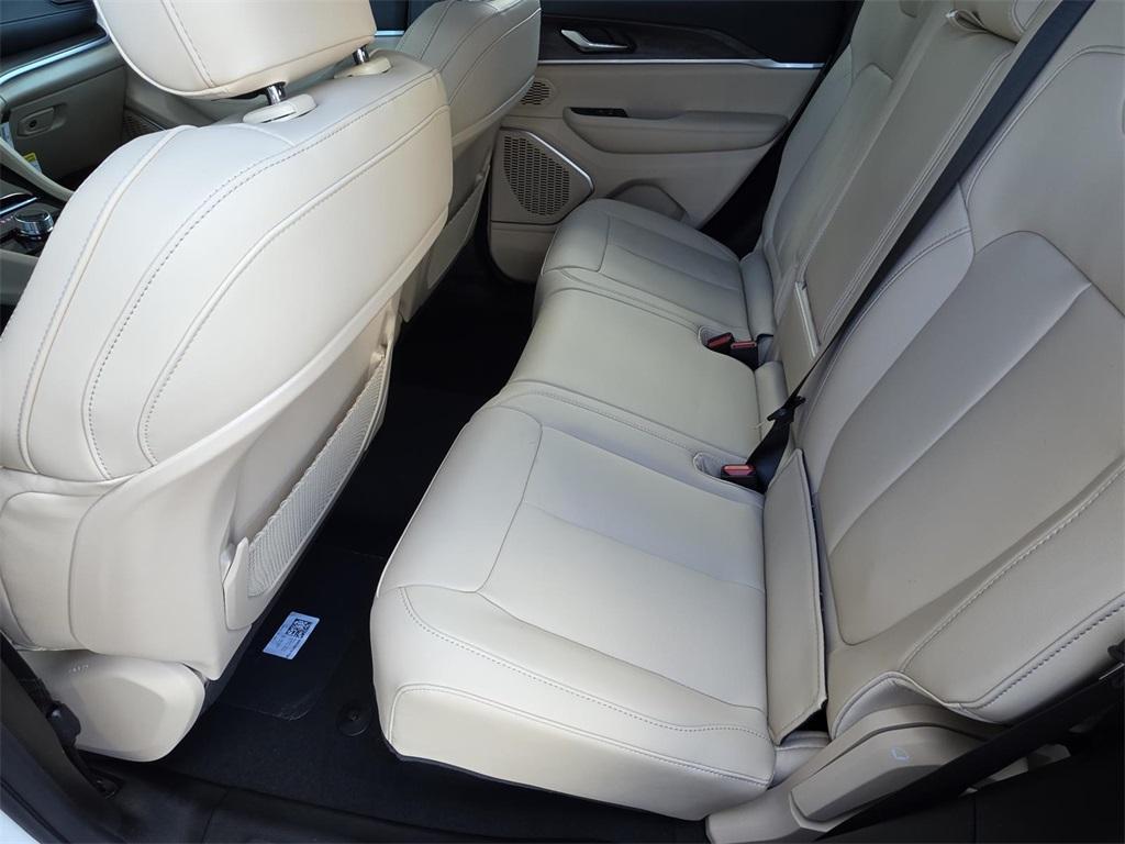 new 2026 Jeep Grand Cherokee car, priced at $42,878