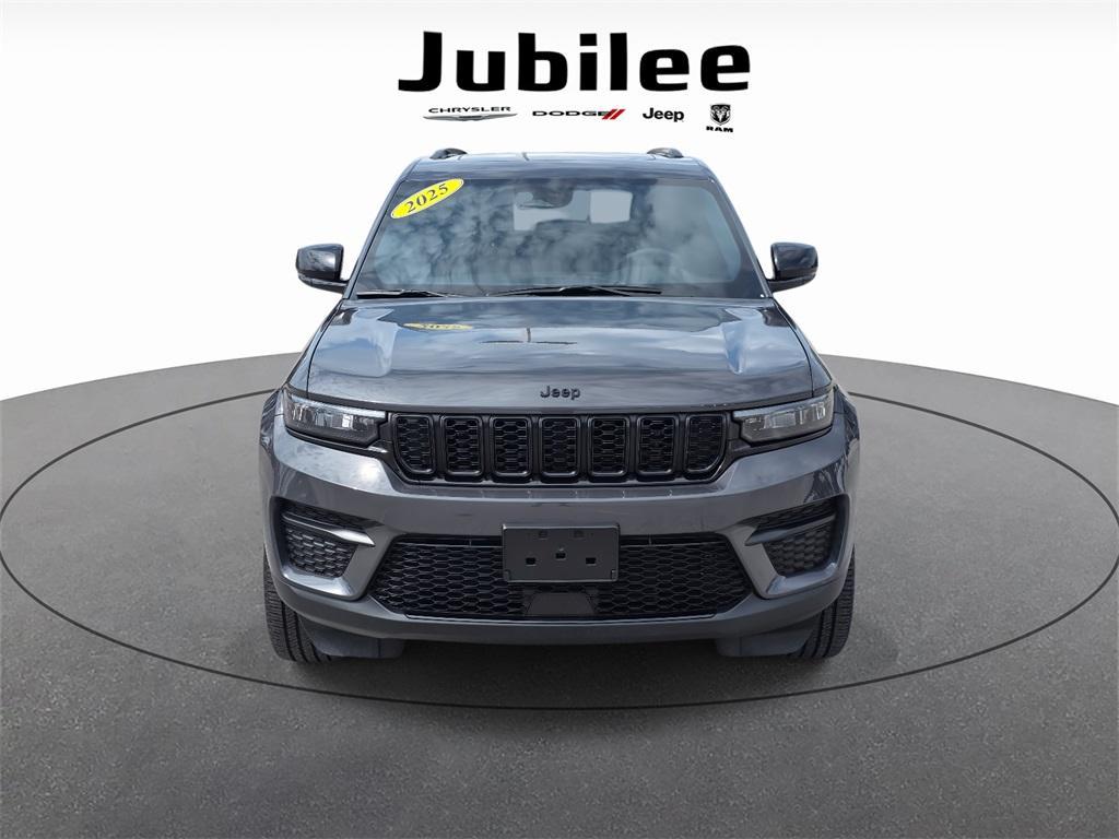 used 2025 Jeep Grand Cherokee car, priced at $37,990