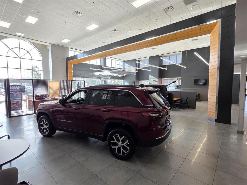 used 2018 Chrysler Pacifica car, priced at $17,197