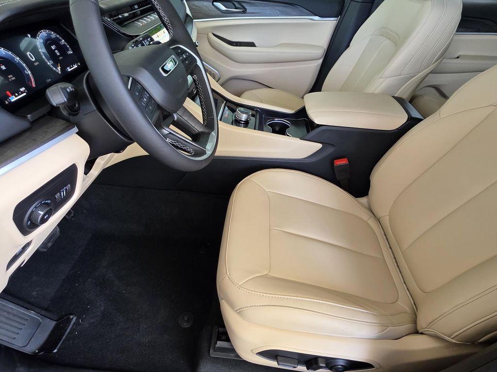 new 2026 Jeep Grand Cherokee car, priced at $43,082