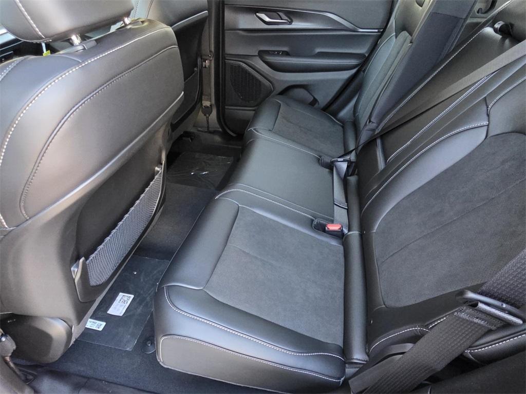 new 2025 Jeep Grand Cherokee car, priced at $40,120