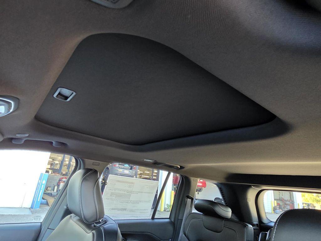 new 2025 Jeep Grand Cherokee car, priced at $39,120