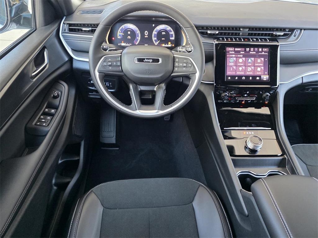 new 2025 Jeep Grand Cherokee car, priced at $40,120