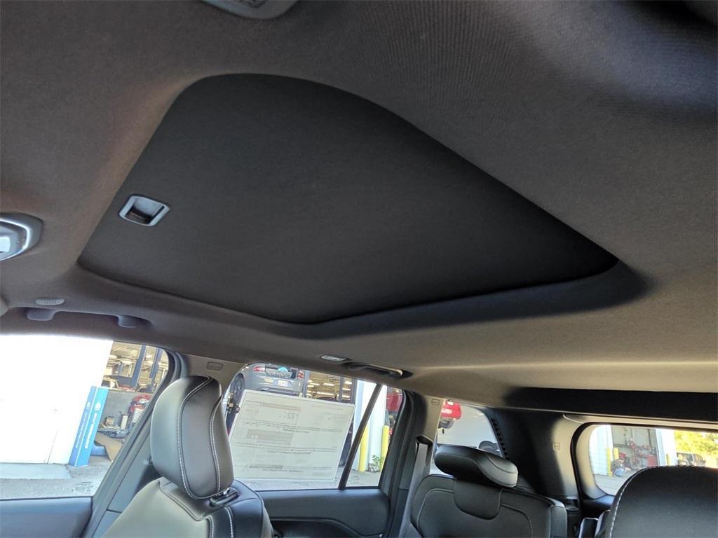 new 2025 Jeep Grand Cherokee car, priced at $40,120