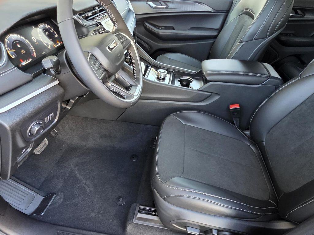 new 2025 Jeep Grand Cherokee car, priced at $39,120