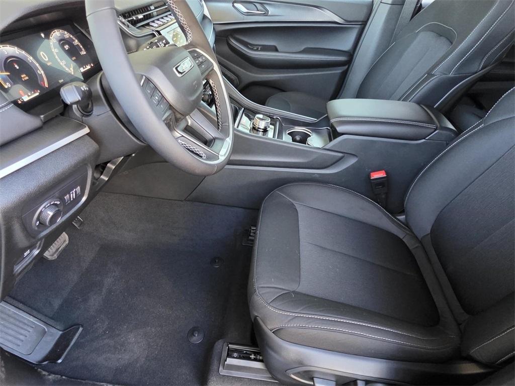 new 2025 Jeep Grand Cherokee car, priced at $37,030