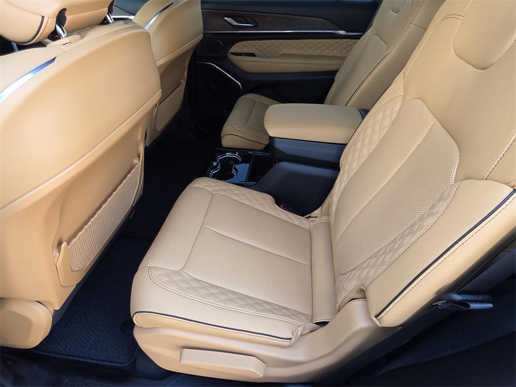 new 2025 Jeep Grand Cherokee L car