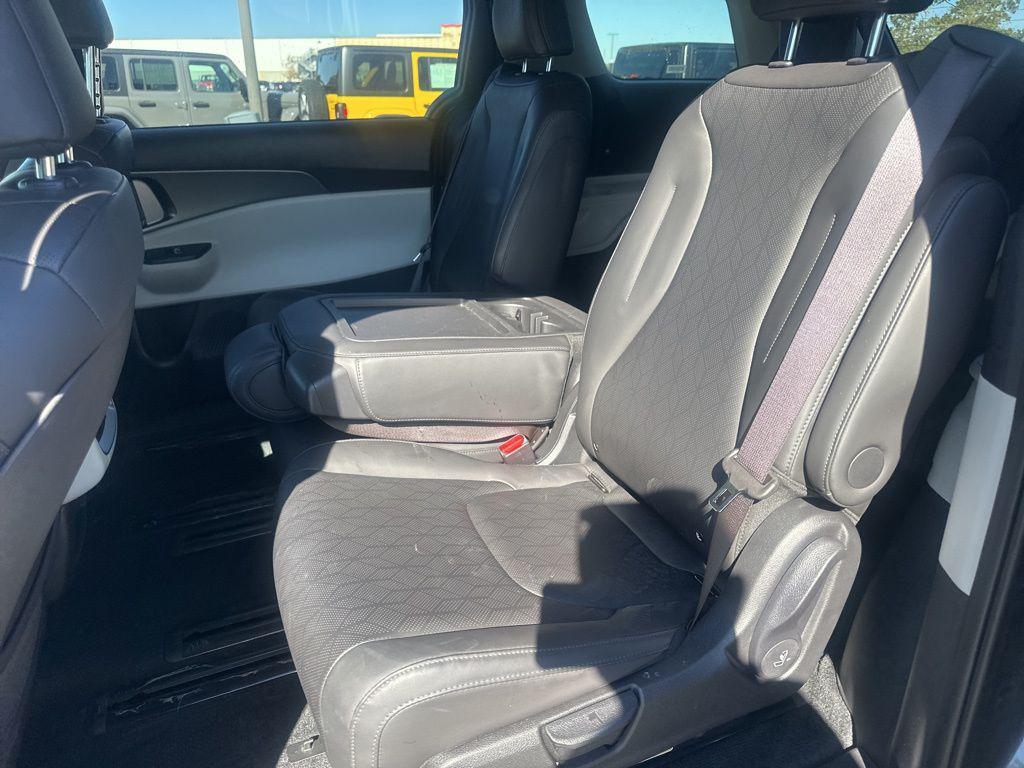 used 2024 Kia Carnival car, priced at $30,488