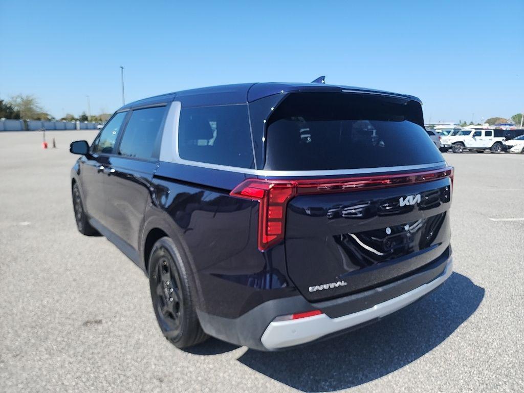 used 2025 Kia Carnival car, priced at $33,998