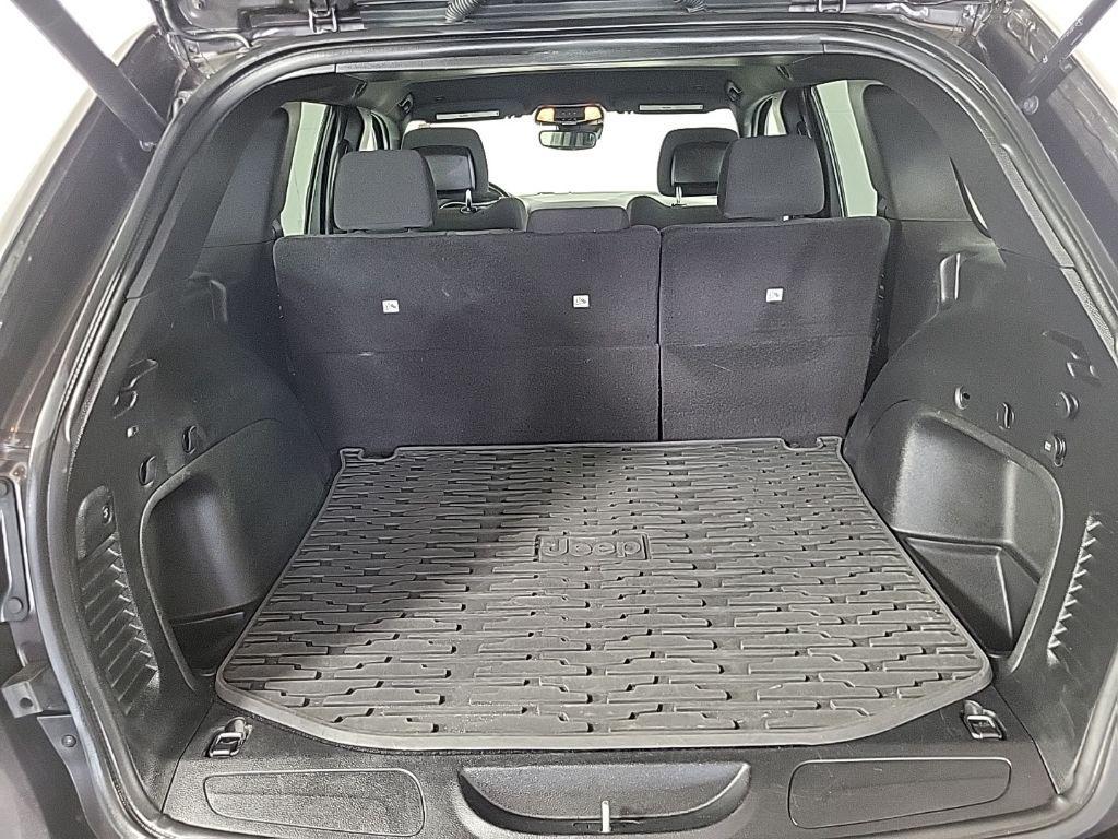 used 2021 Jeep Grand Cherokee car, priced at $15,988