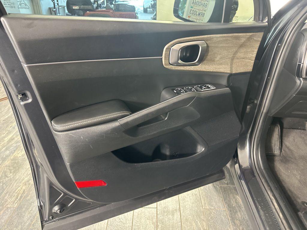 used 2023 Kia Sorento car, priced at $28,261