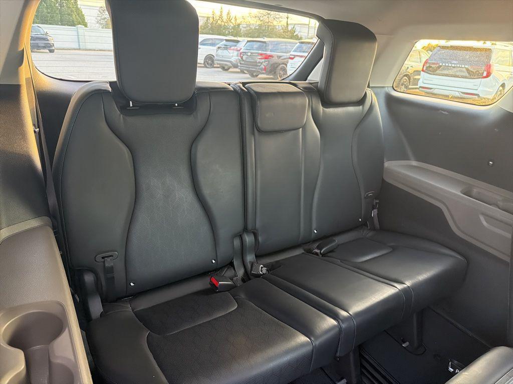 used 2025 Kia Carnival car, priced at $33,849