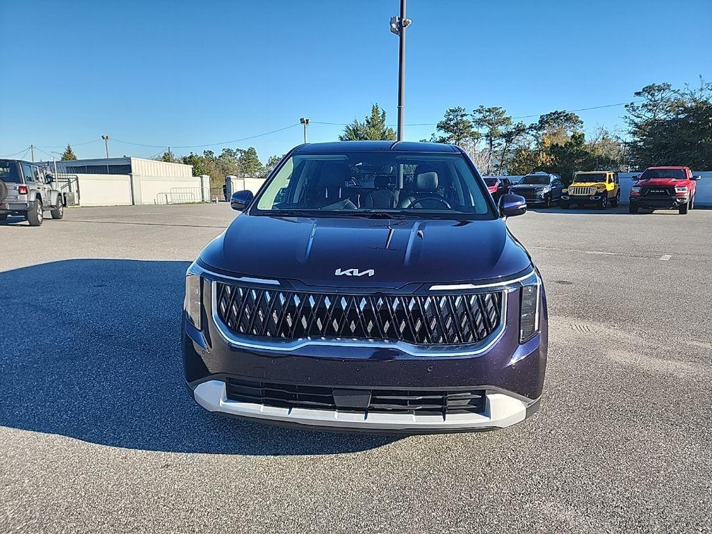 used 2025 Kia Carnival car, priced at $33,826