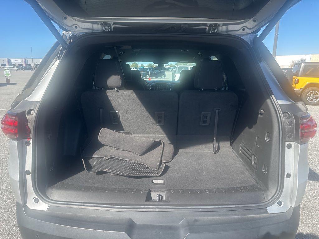 used 2022 Chevrolet Traverse car, priced at $22,588